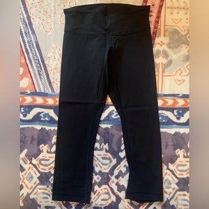 LULULEMON wunder under black capris leggings